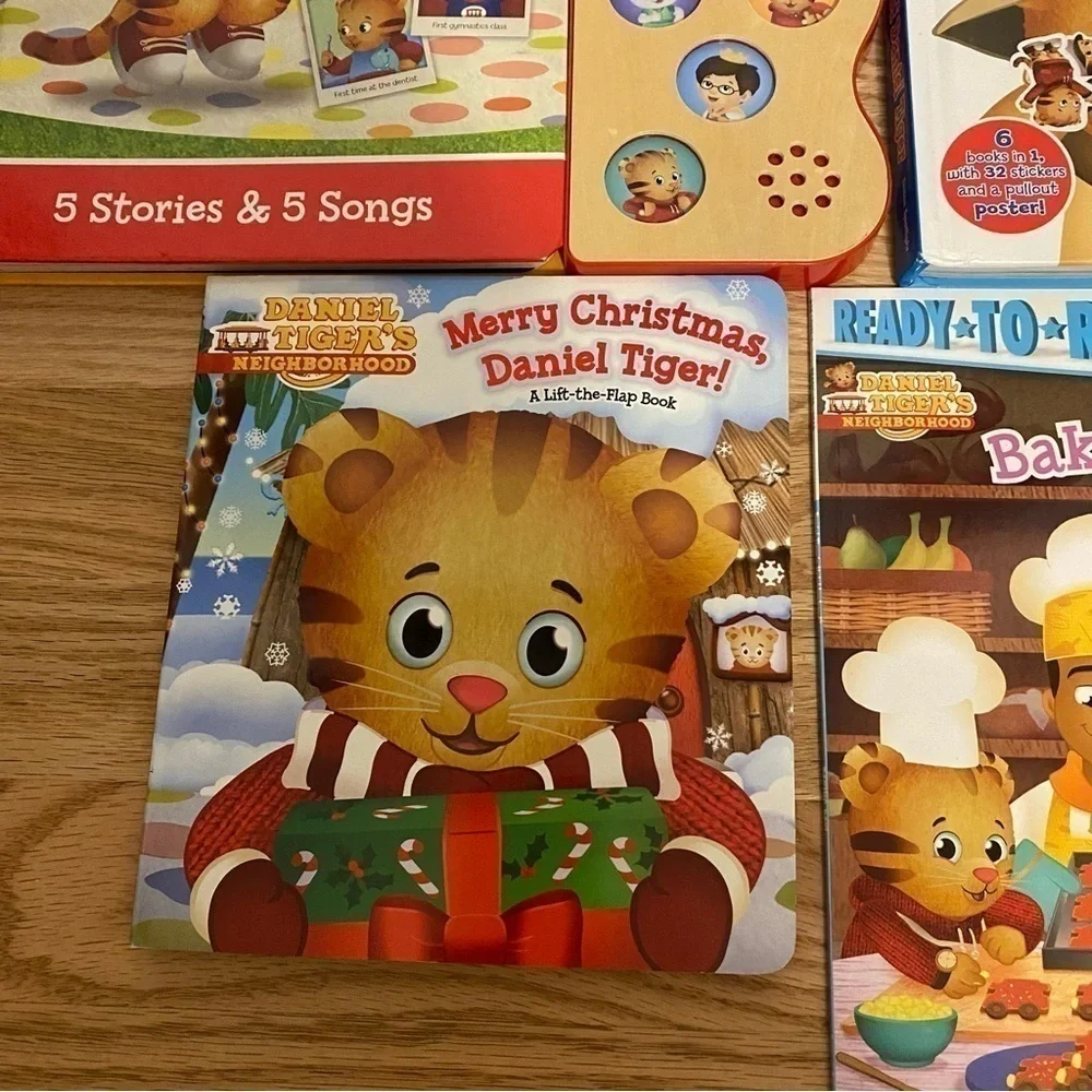 Daniel Tiger Book Bundle Lot Song Musical Button Ready to Read Neighborhood